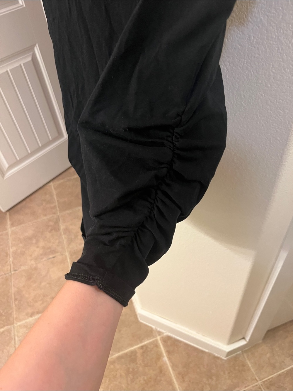 Old Navy Maternity Black V-Neck Short Sleeve Tee - Picture 3 of 3
